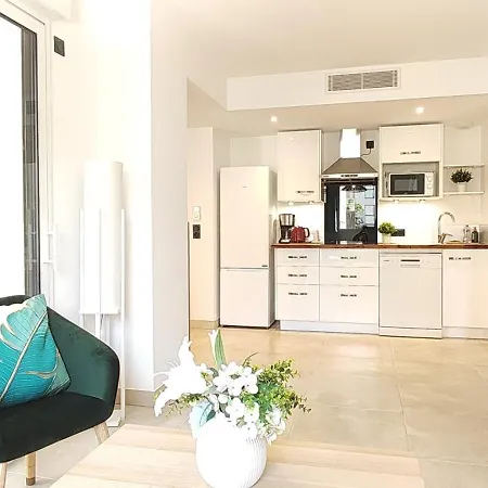 شقة Neuf A 100 M De La - New 100m From