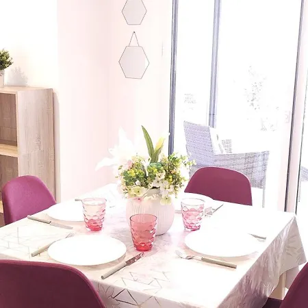 Neuf A 100 M De La - New 100m From Fréjus